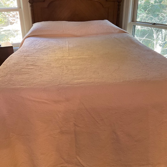 Pink Bates Queen Elizabeth Matelasse Bedspread White Fringed Coverlet 83x100 - Picture 2 of 9